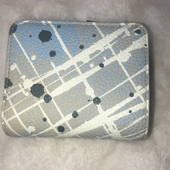 Authentic Marc Jacobs
Mini Compact Wallet - Picture 10 of 12